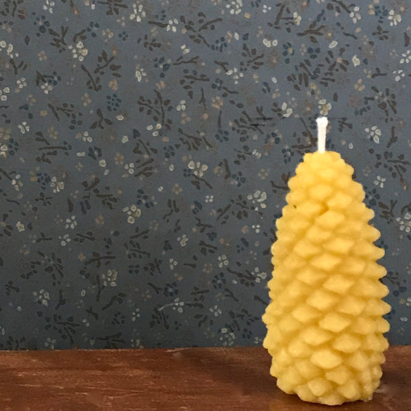 woodland pinecone candle - (pure beeswax)