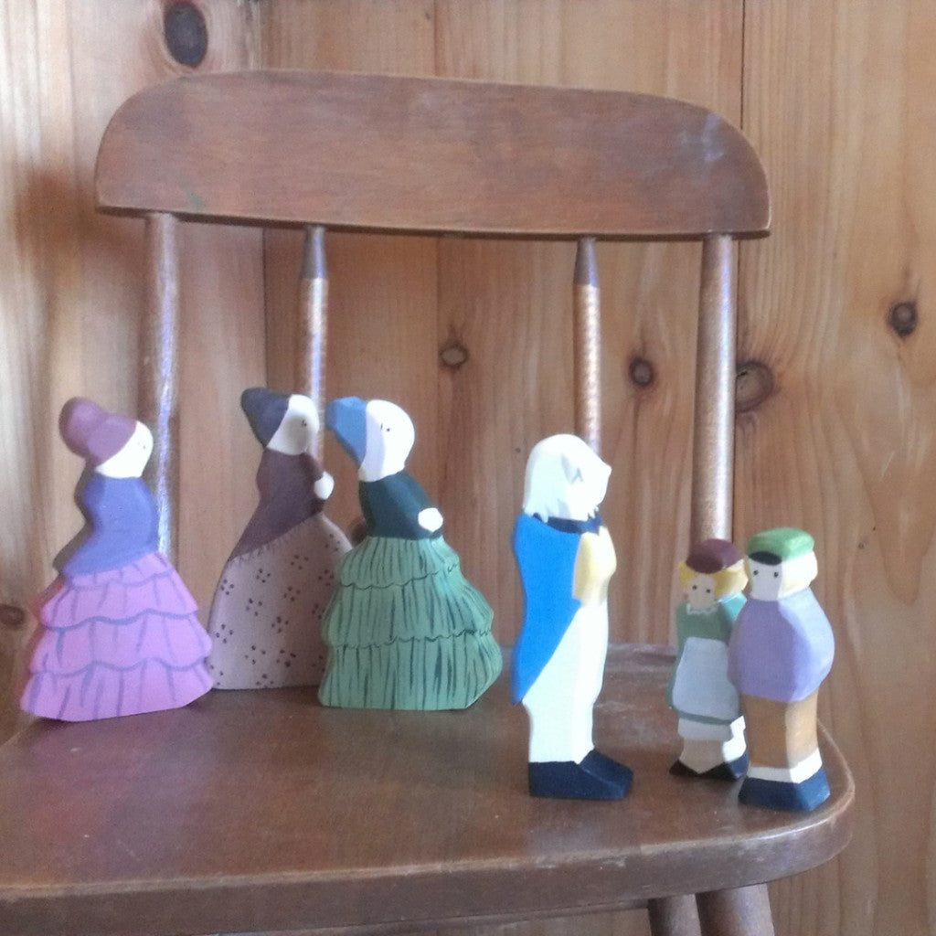 aunties and uncle visit / waldorf wooden figure (elsa beskow) -waldorf- prettydreamer - 1